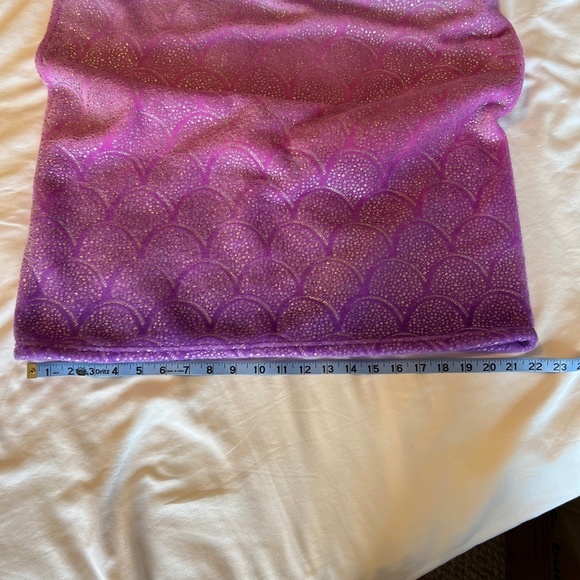 Mermaid tale blanket with sequined tail - Picture 10 of 11